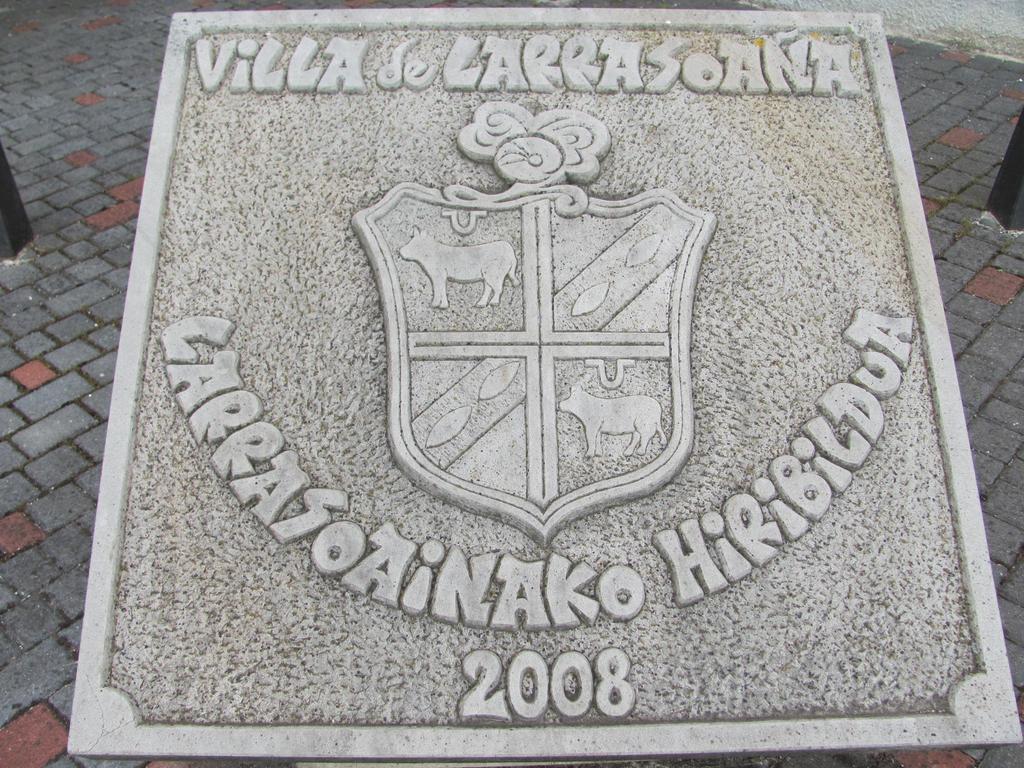 Pension El Peregrino De Larrasoana מראה חיצוני תמונה